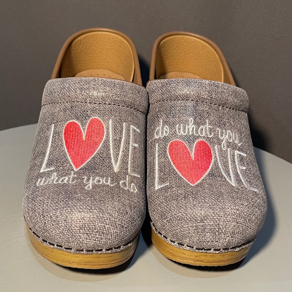 Dansko Twin Pro Love Clogs – Size 36 (Women’s 5.5–6)